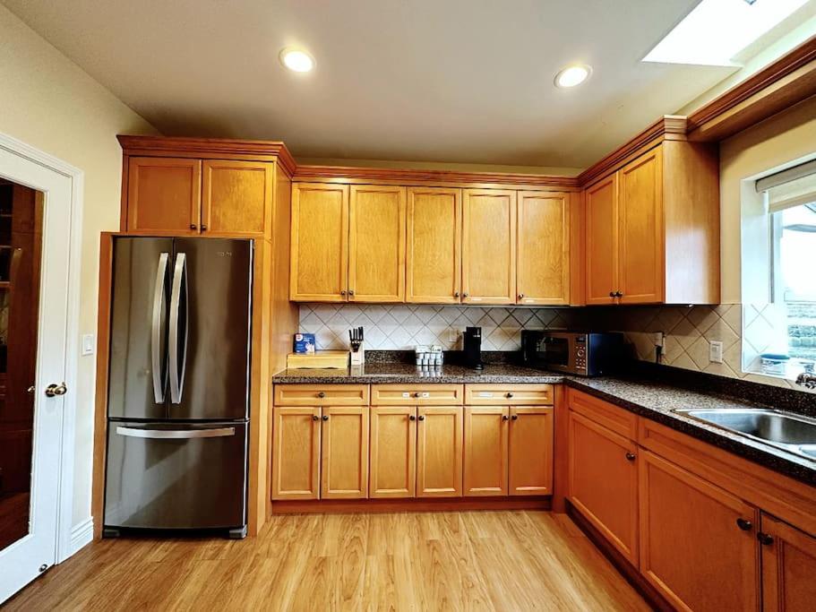 Super Cosy 8Bed & 6Bath In Vancouver Heart Near To Airport And Downtown Экстерьер фото