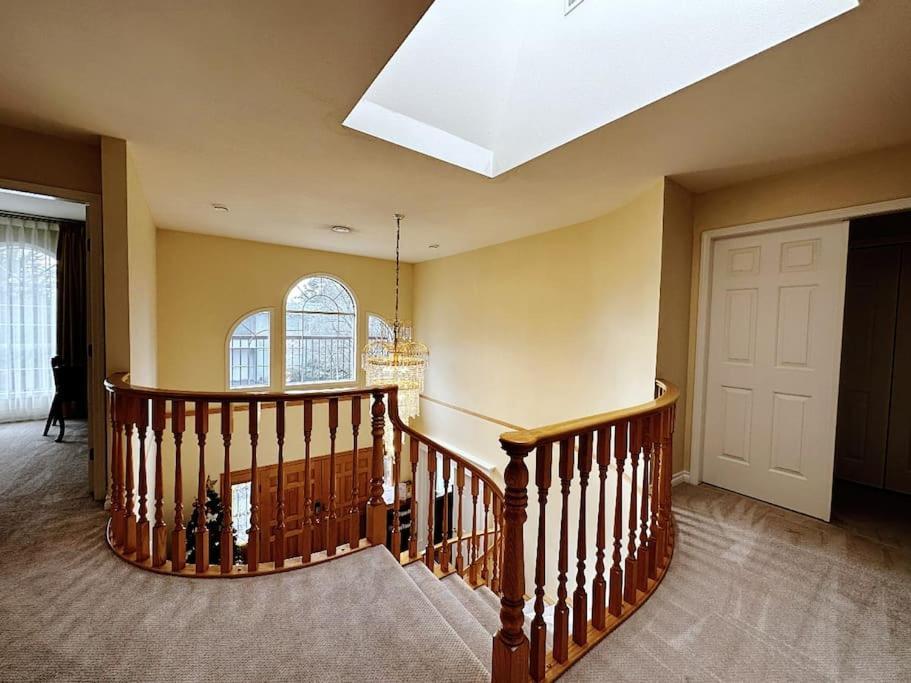 Super Cosy 8Bed & 6Bath In Vancouver Heart Near To Airport And Downtown Экстерьер фото