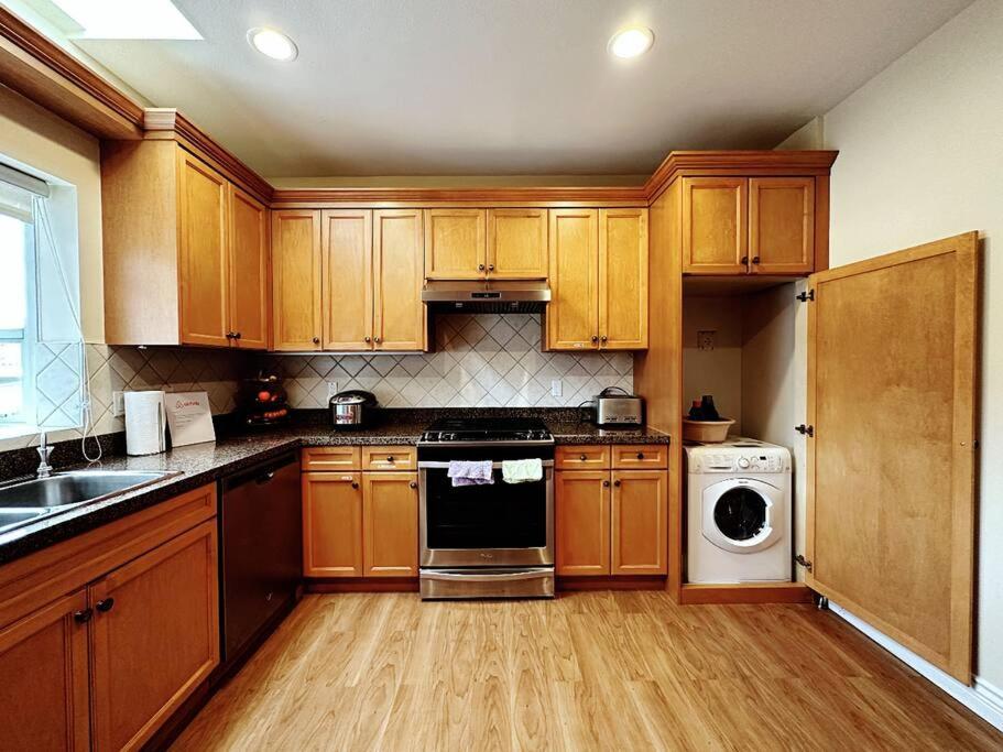 Super Cosy 8Bed & 6Bath In Vancouver Heart Near To Airport And Downtown Экстерьер фото