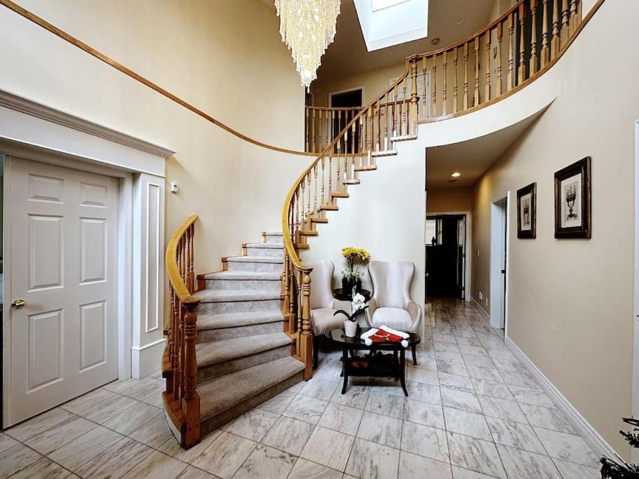 Super Cosy 8Bed & 6Bath In Vancouver Heart Near To Airport And Downtown Экстерьер фото